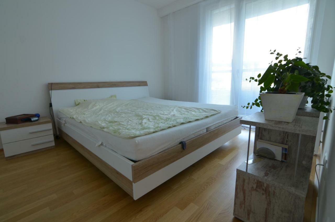 Apartment With Parking On Premise Wenen Buitenkant foto