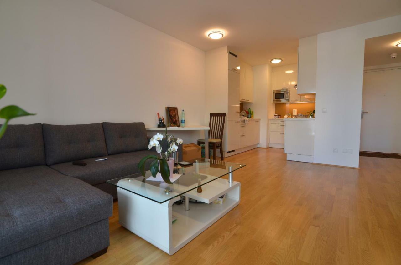 Apartment With Parking On Premise Wenen Buitenkant foto