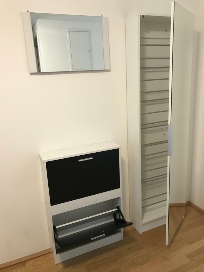 Apartment With Parking On Premise Wenen Buitenkant foto