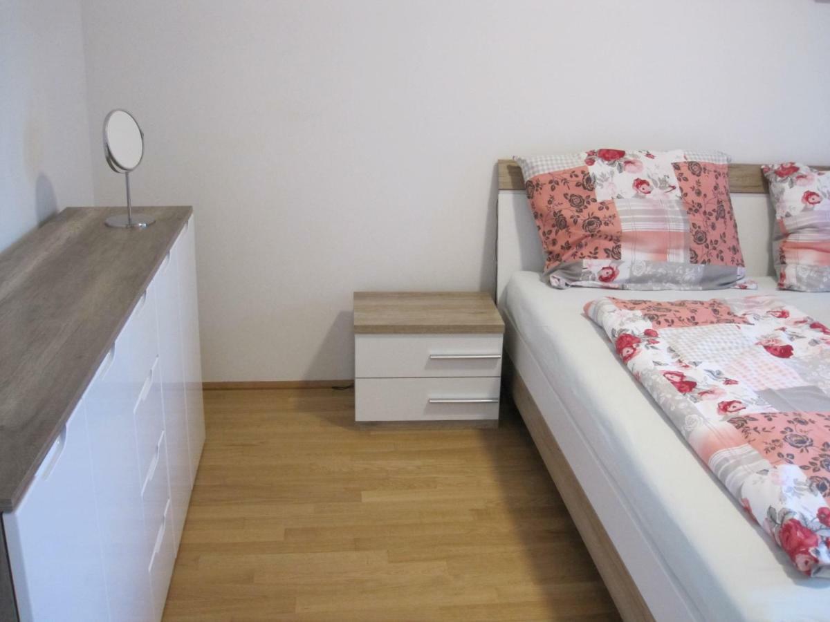 Apartment With Parking On Premise Wenen Buitenkant foto