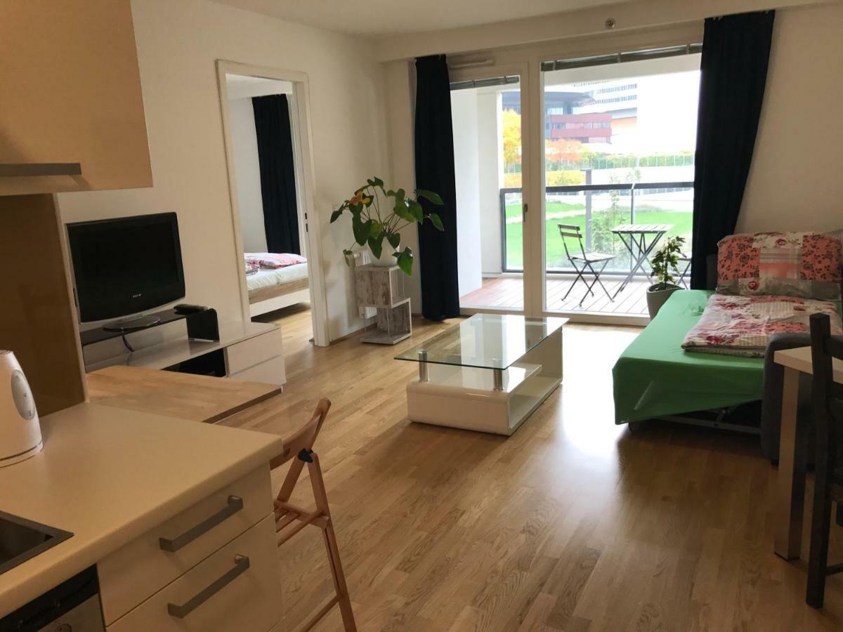 Apartment With Parking On Premise Wenen Buitenkant foto