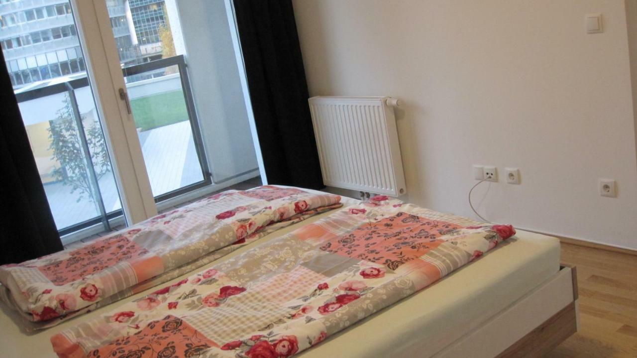 Apartment With Parking On Premise Wenen Buitenkant foto