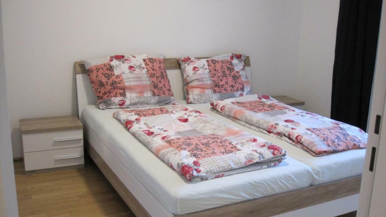 Apartment With Parking On Premise Wenen Buitenkant foto